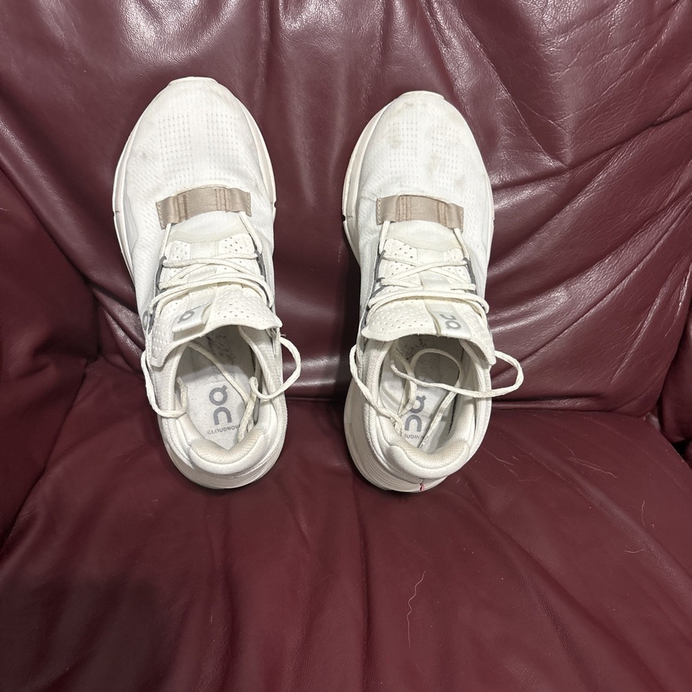 On Cloud Cloudnova 2 Women's Sz 9 Running Sneakers White Gray Shoes